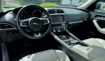 Jaguar F-Pace 2.0d 180CV AWD Portfolio completo